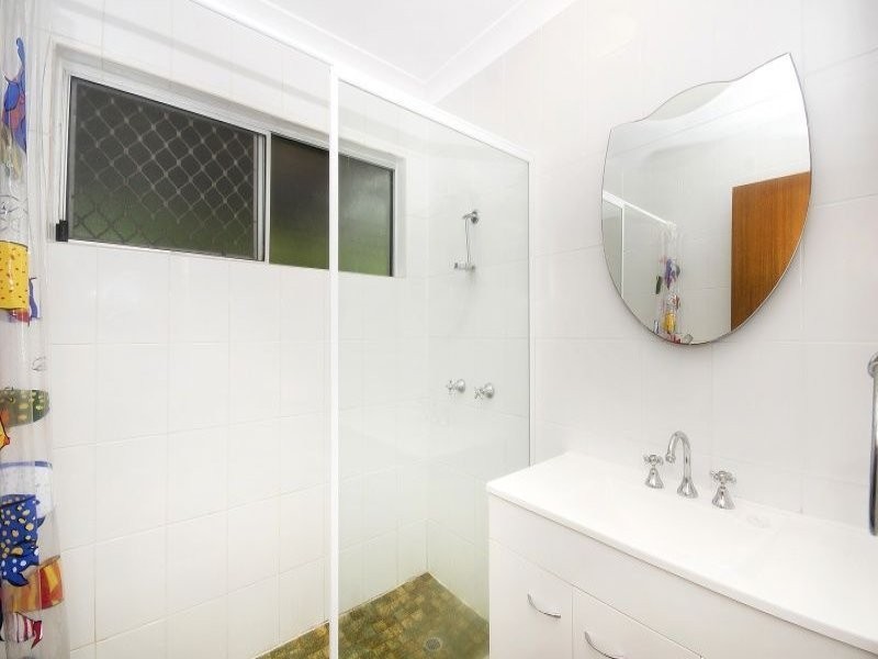 27 Cay Street, Saunders Beach QLD 4818