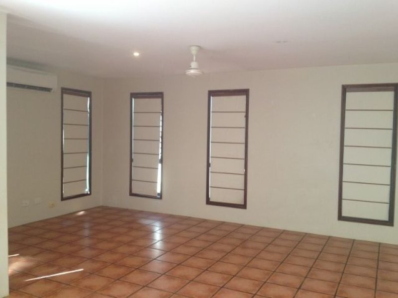 8 Goldenwood Mews, Kirwan QLD 4817