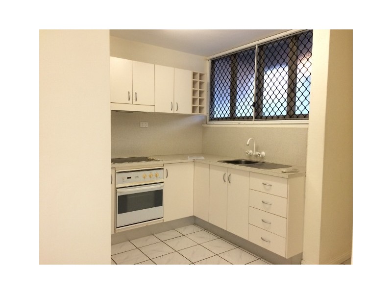 3/13 Percy Street, West End QLD 4810