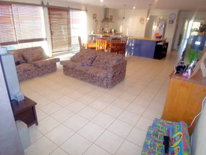 8 Friuli Place, Skye VIC 3977