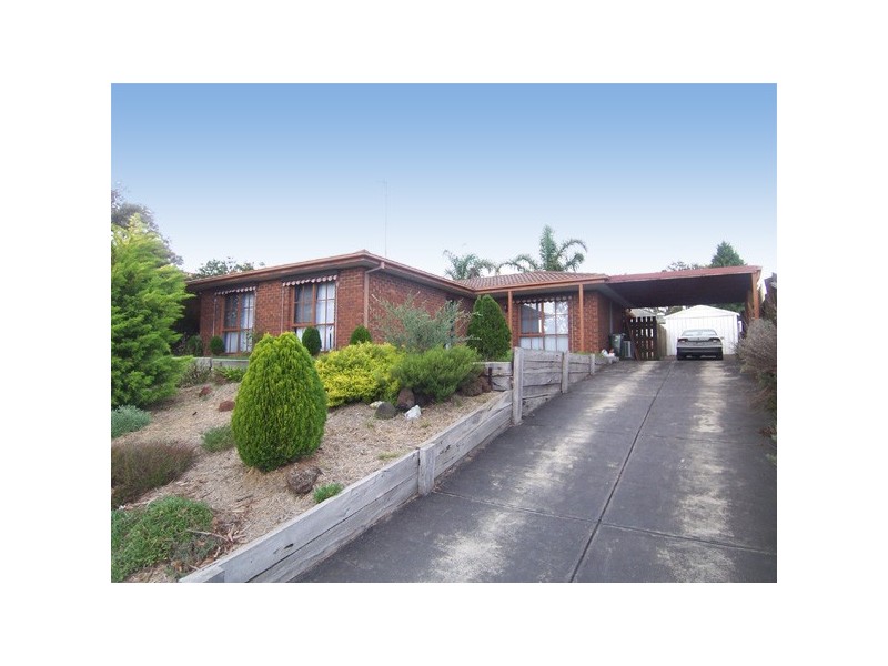 32 Earnshaw Drive, Carrum Downs VIC 3201