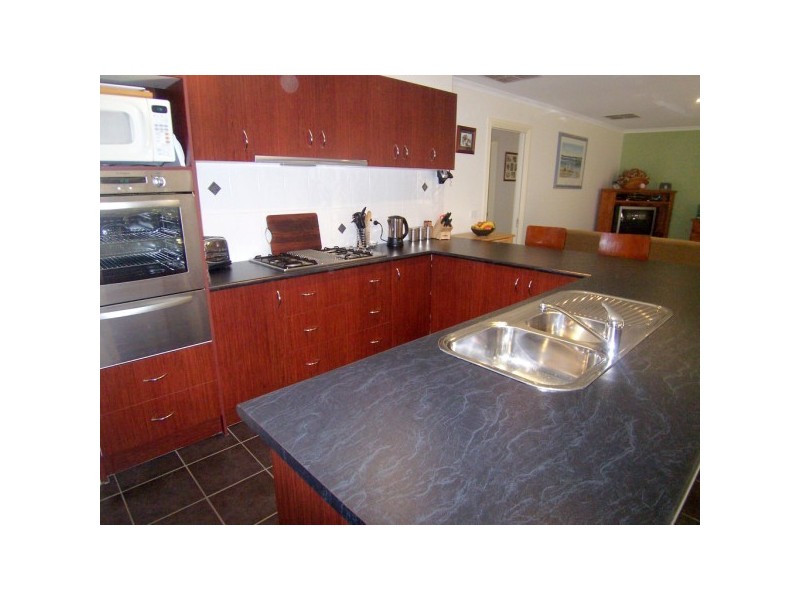 40 Veronica Drive, Skye VIC 3977