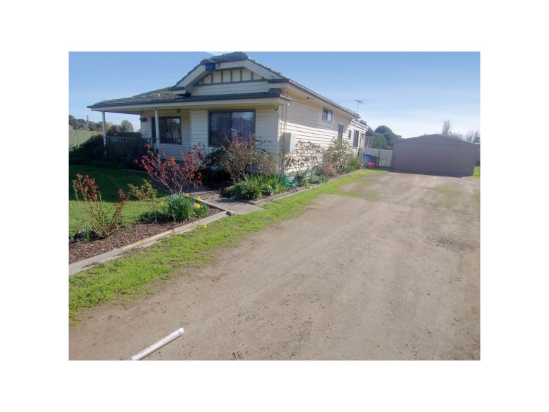 15 Volk Road, Cranbourne West VIC 3977