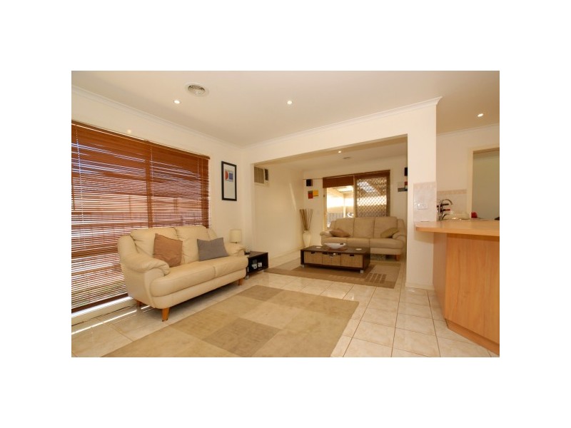 93 Oberon Drive, Carrum Downs VIC 3201