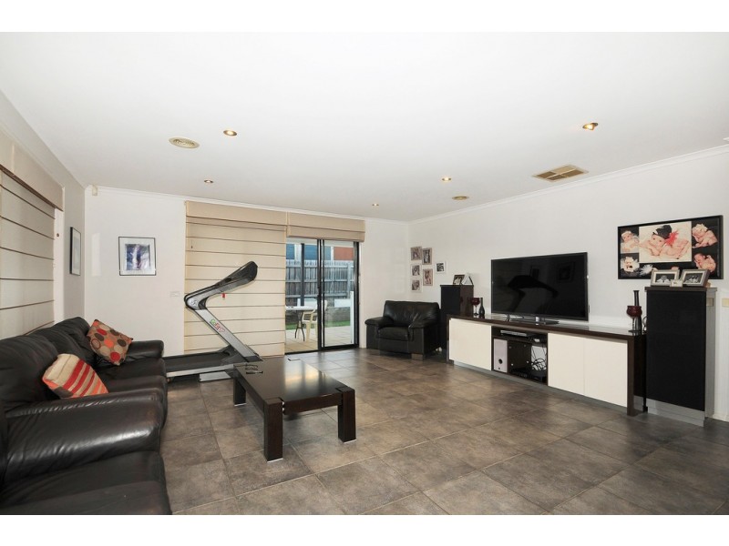 1 Clancy Crescent, Carrum Downs VIC 3201