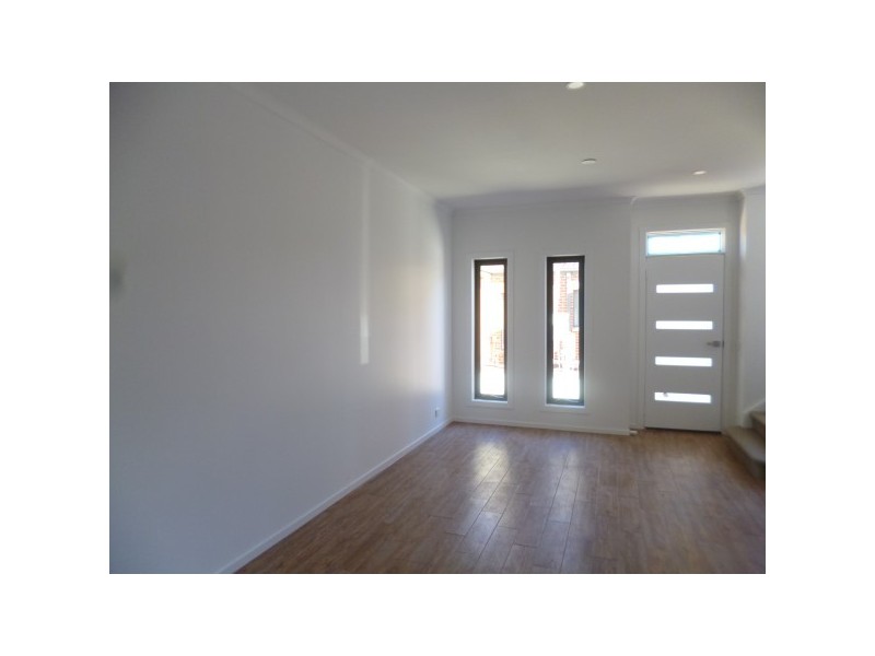 8/27 Brunnings Road, Carrum Downs VIC 3201