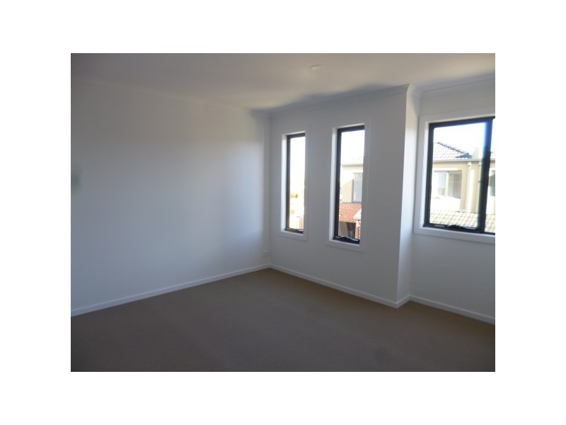 8/27 Brunnings Road, Carrum Downs VIC 3201