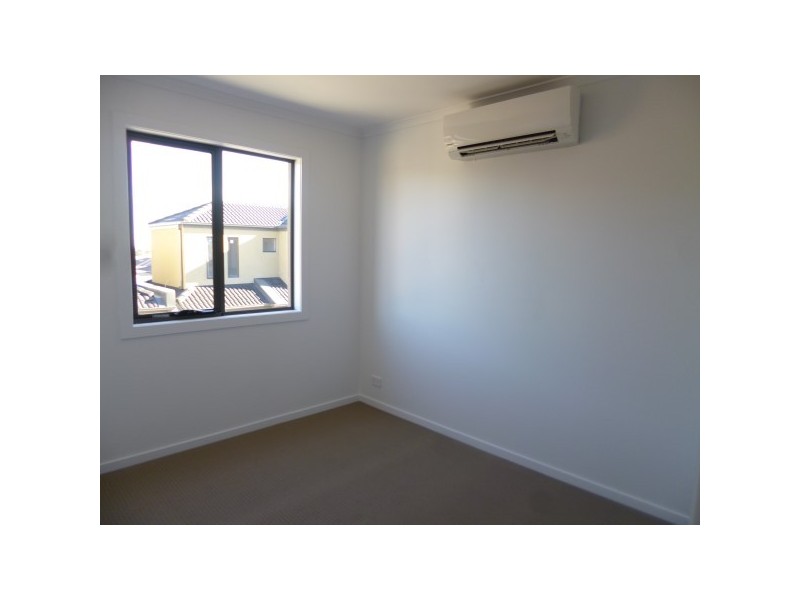 8/27 Brunnings Road, Carrum Downs VIC 3201