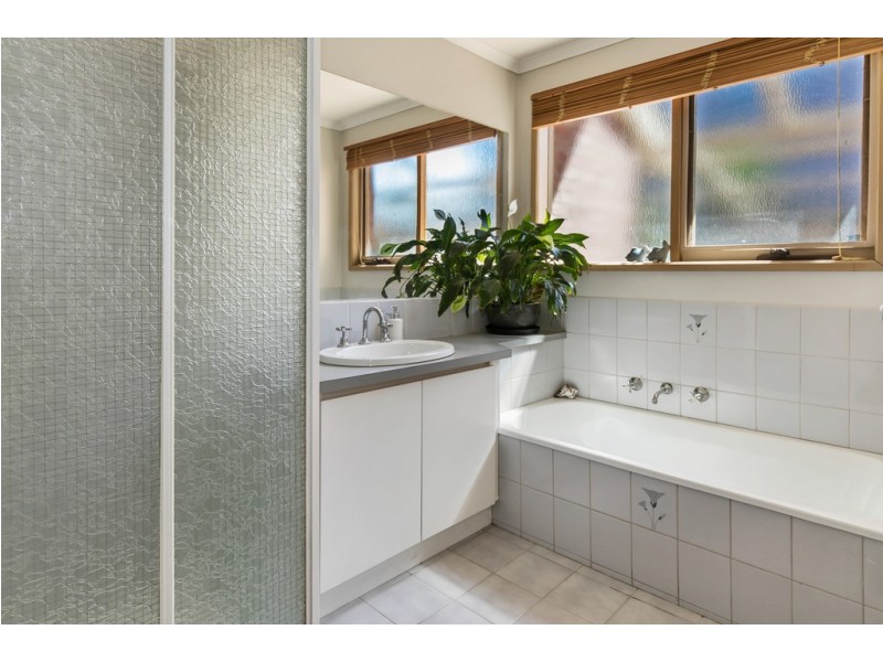 24 Tyntynder Drive, Carrum Downs VIC 3201