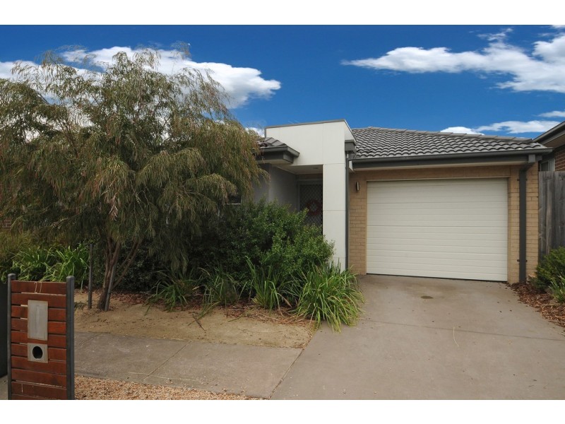 27 Botany Drive, Carrum Downs VIC 3201