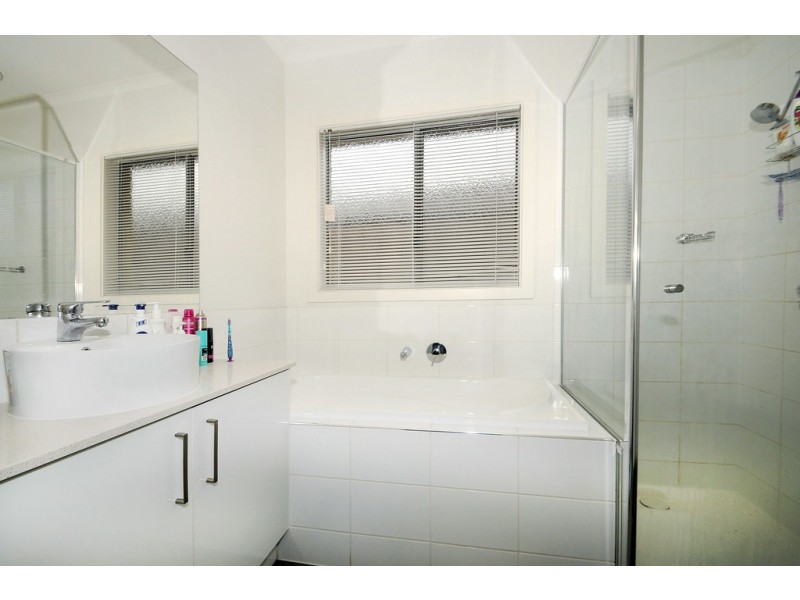 27 Botany Drive, Carrum Downs VIC 3201