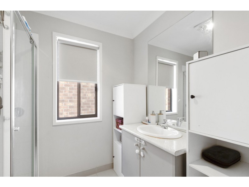 8 Eden Avenue, Skye VIC 3977