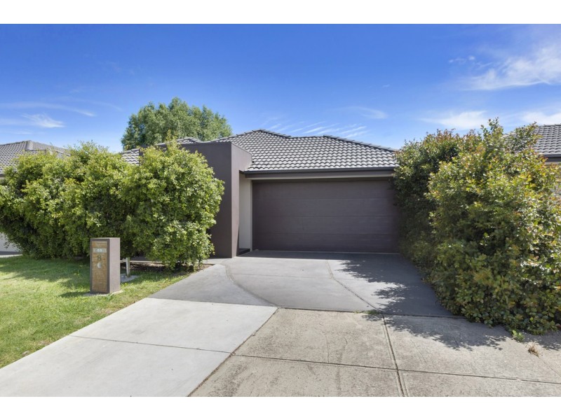 8 Eden Avenue, Skye VIC 3977