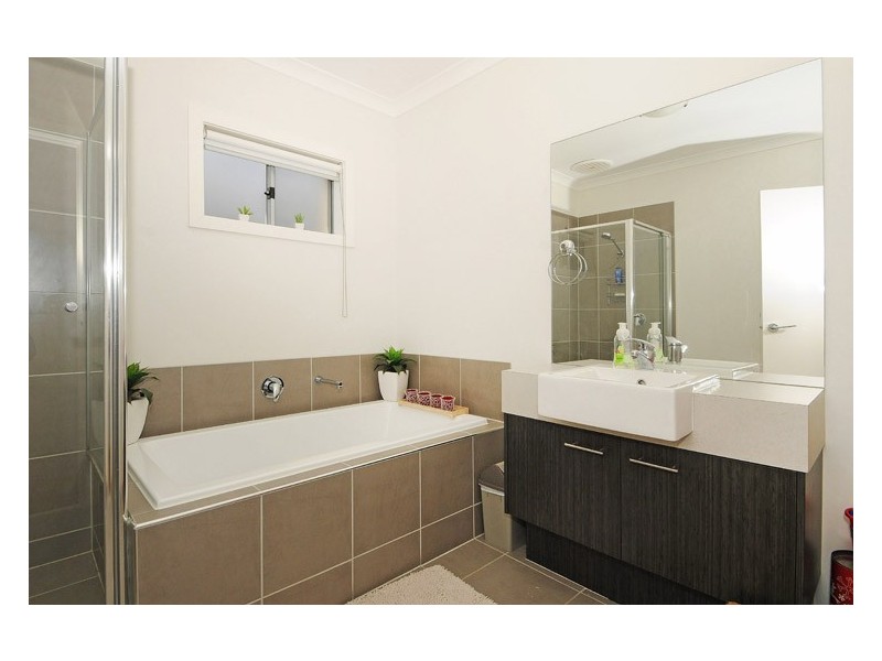 6 Eden Drive, Skye VIC 3977