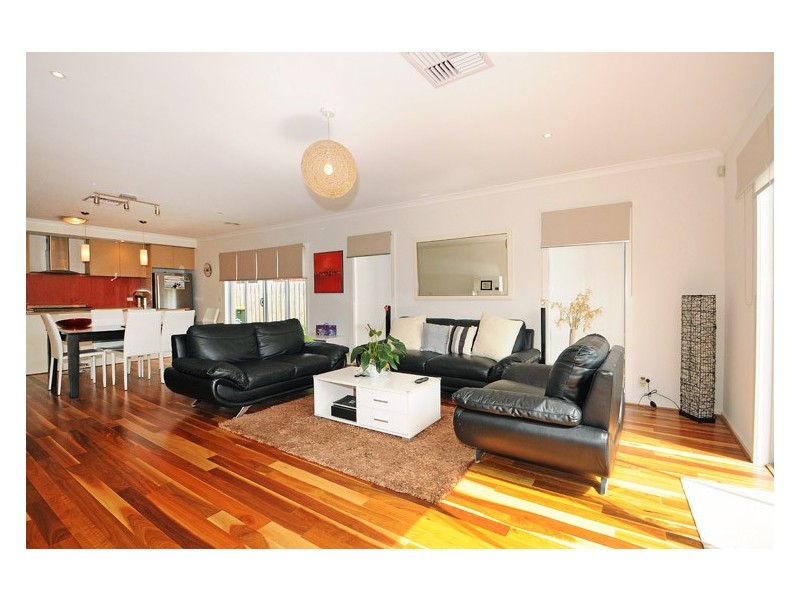 6 Eden Drive, Skye VIC 3977