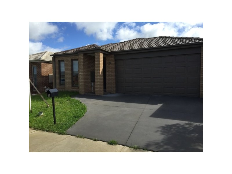 8 Mayflower Drive, Cranbourne West VIC 3977