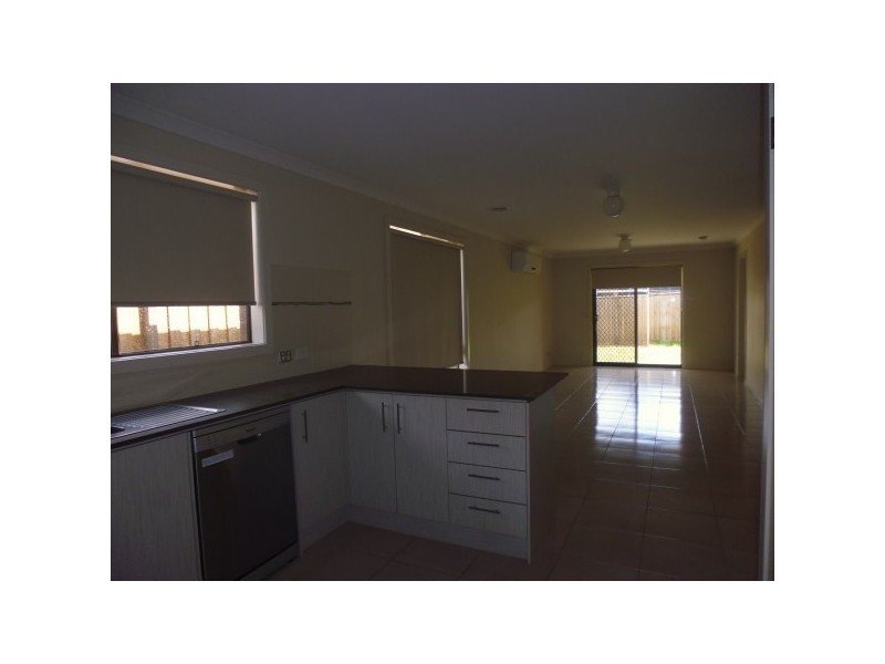 8 Mayflower Drive, Cranbourne West VIC 3977