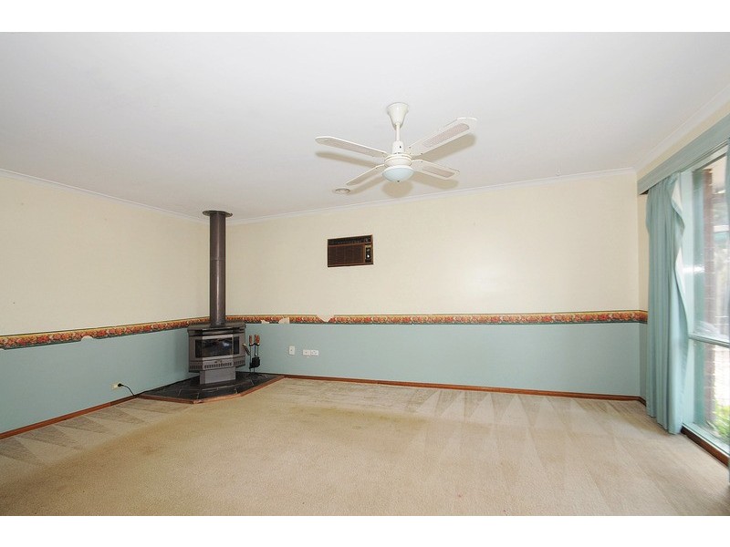 21 Dorchester Crescent, Carrum Downs VIC 3201