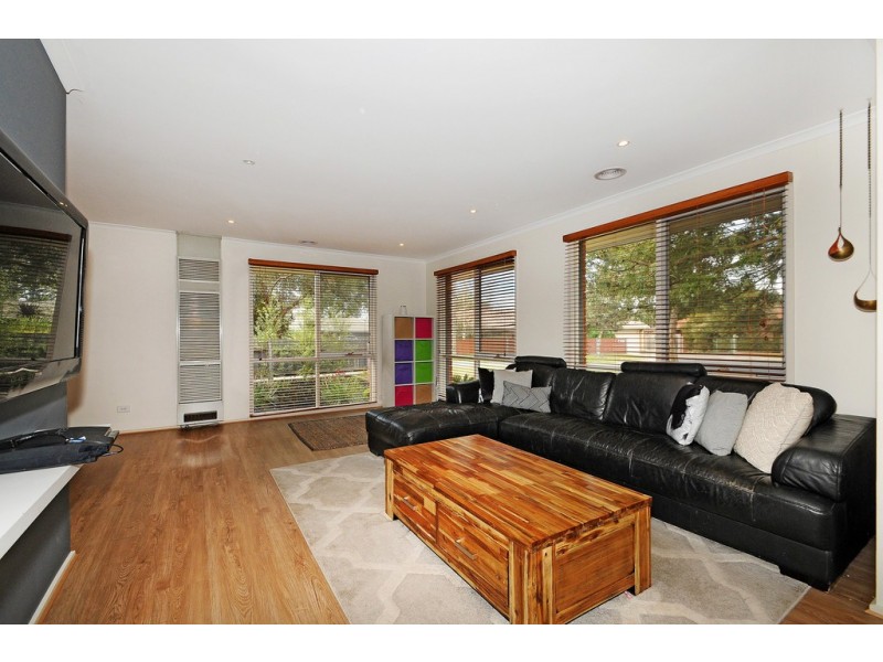 11 Calwell Court, Skye VIC 3977