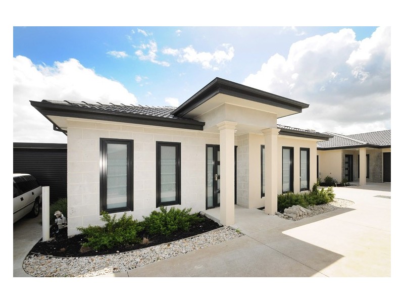 2/6 Fairfield Street, Cranbourne VIC 3977