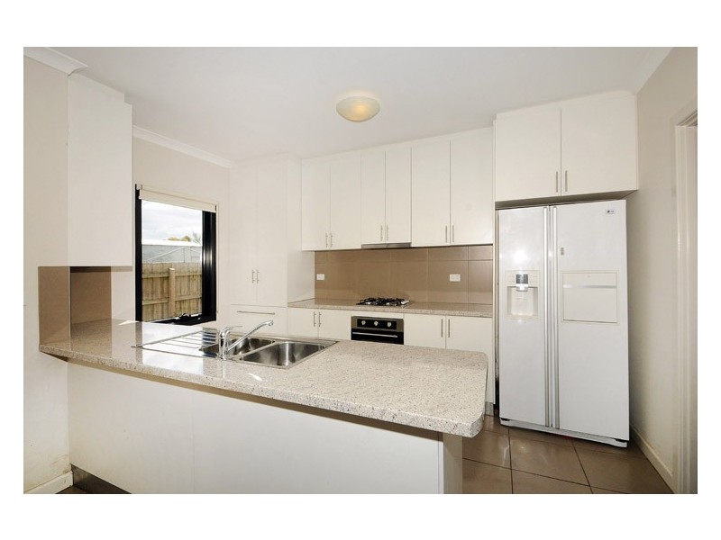 2/6 Fairfield Street, Cranbourne VIC 3977