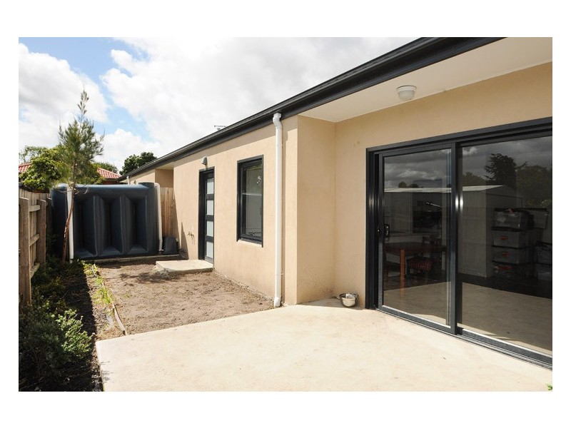 2/6 Fairfield Street, Cranbourne VIC 3977