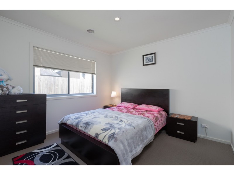 2/12 Bradford Drive, Carrum Downs VIC 3201