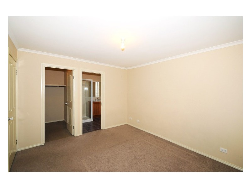 16 Honey Myrtle Way, Cranbourne North VIC 3977