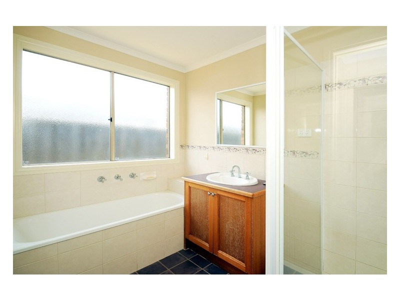 16 Honey Myrtle Way, Cranbourne North VIC 3977