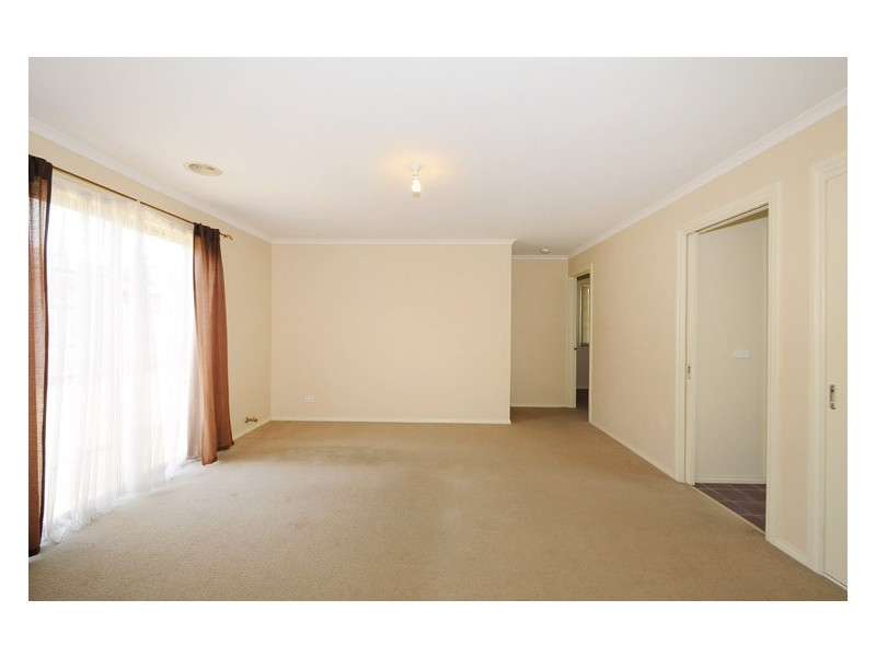 16 Honey Myrtle Way, Cranbourne North VIC 3977