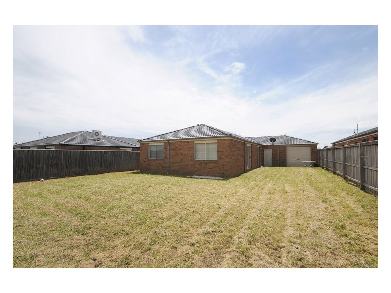 16 Honey Myrtle Way, Cranbourne North VIC 3977