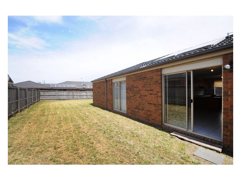 16 Honey Myrtle Way, Cranbourne North VIC 3977