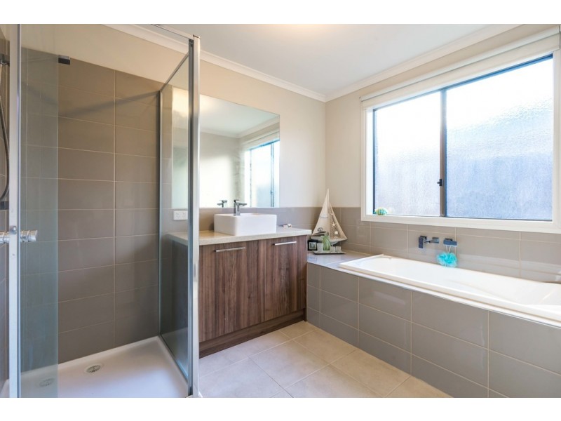 28 Myhaven Circuit, Carrum Downs VIC 3201