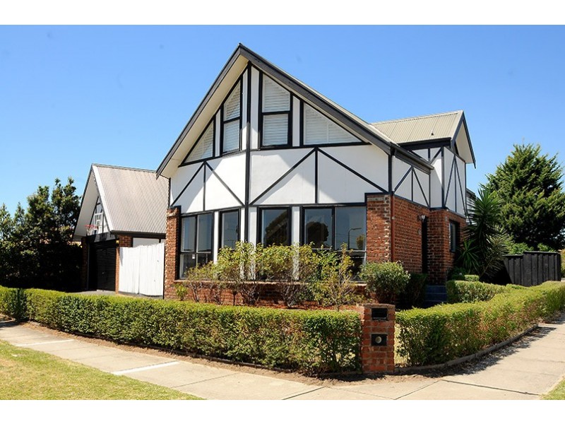 2 Woodvale Drive, Carrum Downs VIC 3201