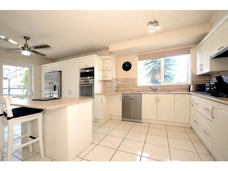 2 Woodvale Drive, Carrum Downs VIC 3201