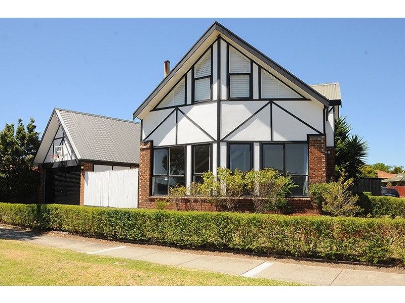 2 Woodvale Drive, Carrum Downs VIC 3201