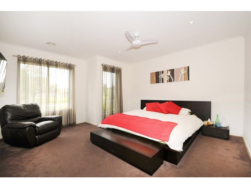 46 Triumph Way, Skye VIC 3977