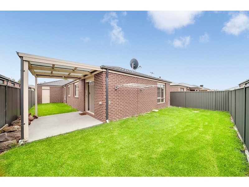 23 Rannoch Street, Cranbourne East VIC 3977