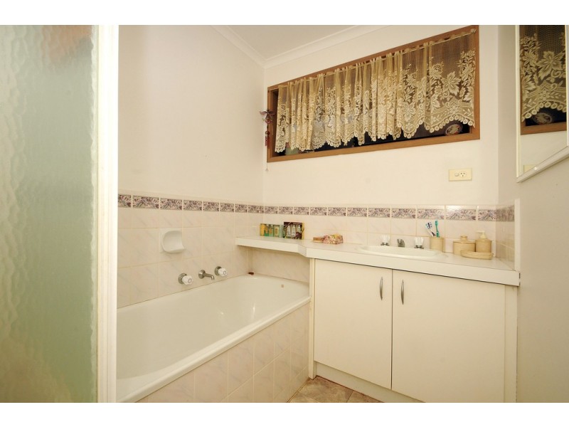 6 Strathearn Court, Carrum Downs VIC 3201