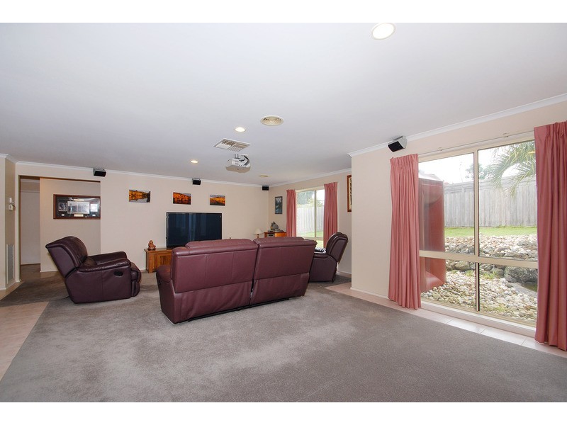 8 John Monash Drive, Skye VIC 3977