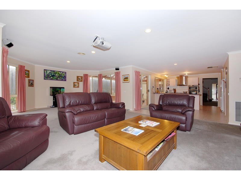 8 John Monash Drive, Skye VIC 3977