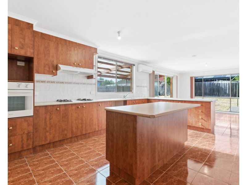 12 Edinburgh Drive, Skye VIC 3977