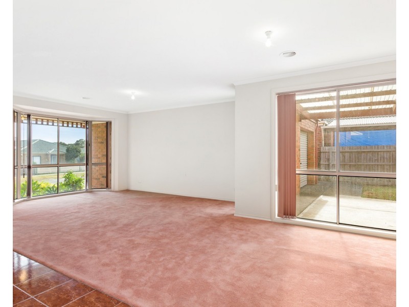 12 Edinburgh Drive, Skye VIC 3977