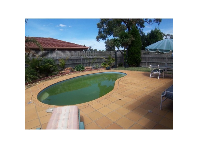 4 Daina Court, Skye VIC 3977