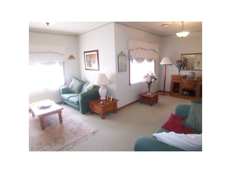 4 Daina Court, Skye VIC 3977