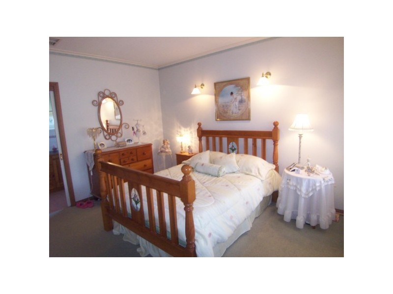 4 Daina Court, Skye VIC 3977