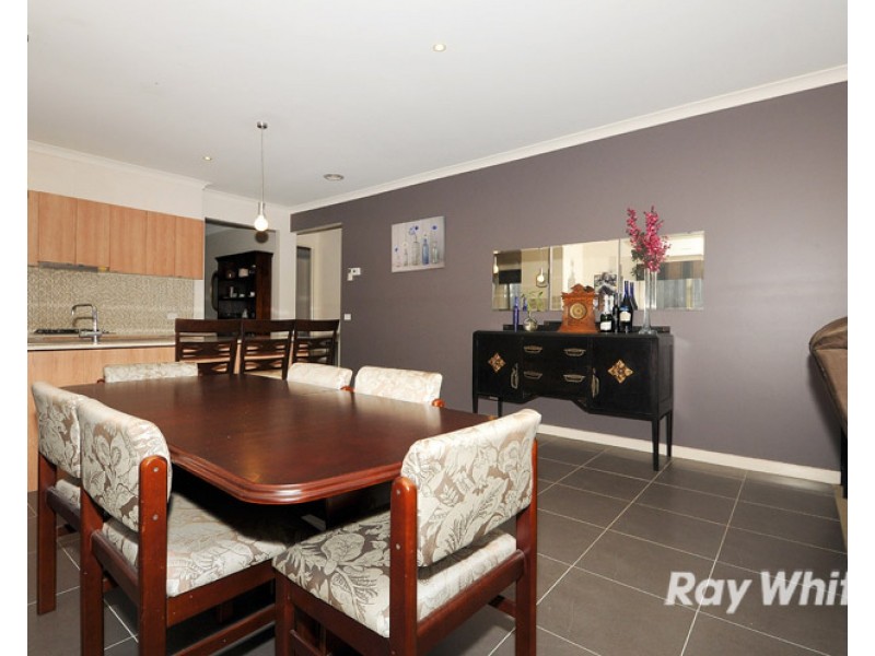 16 Flora Park Way, Carrum Downs VIC 3201