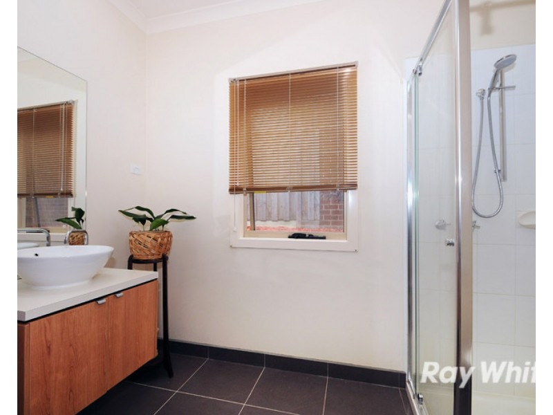 16 Flora Park Way, Carrum Downs VIC 3201