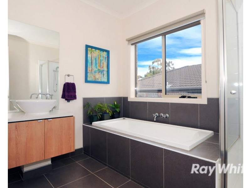 16 Flora Park Way, Carrum Downs VIC 3201