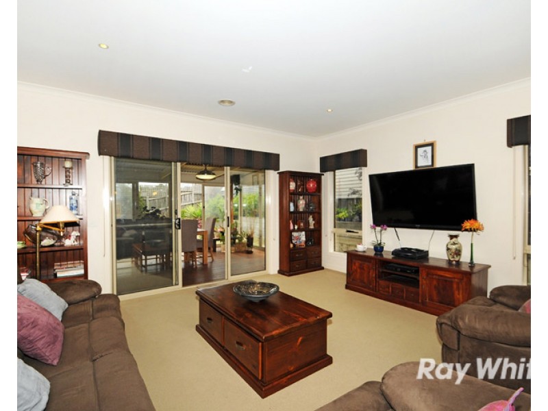 16 Flora Park Way, Carrum Downs VIC 3201